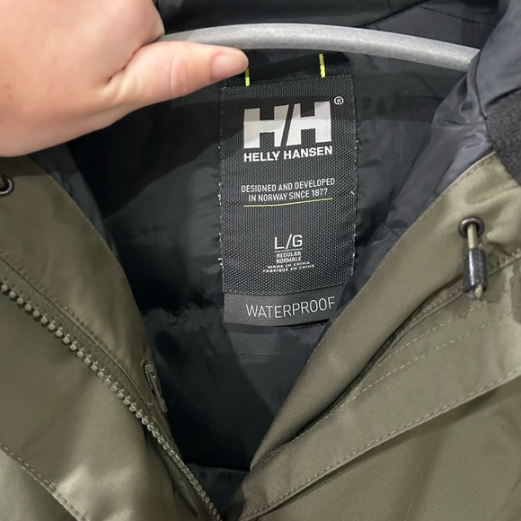 Helly Hansen Women's Olive Parka Jacket - Picture 2 of 3